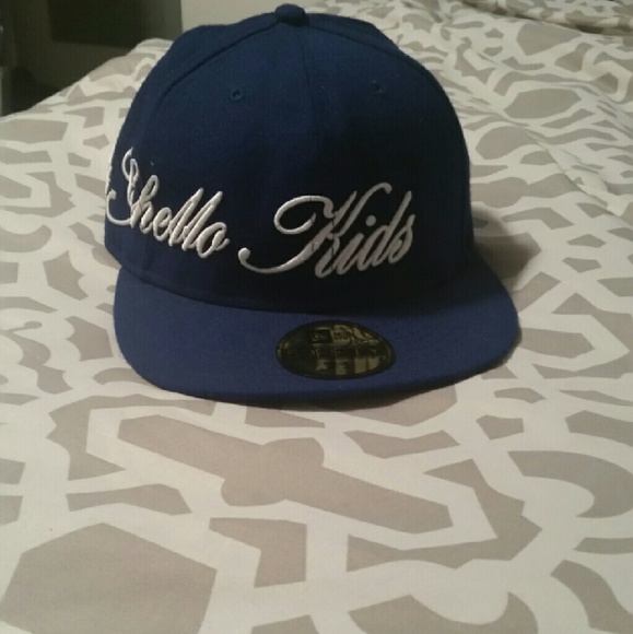 New fitted hat - Picture 3 of 3