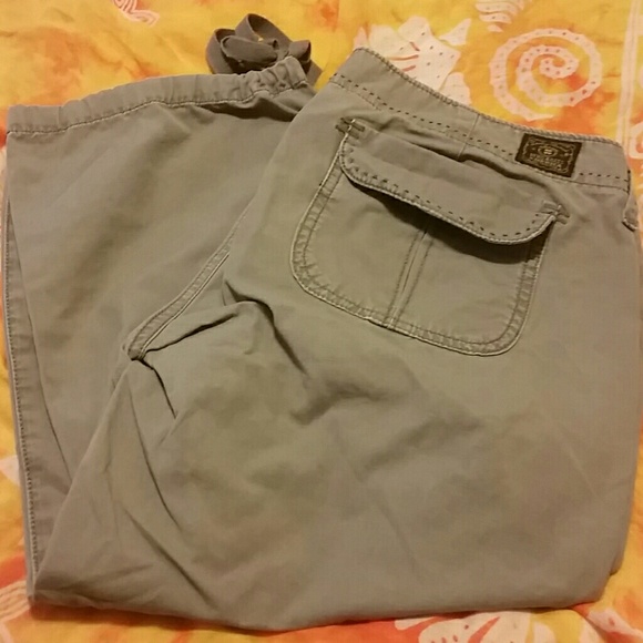 Grey capris