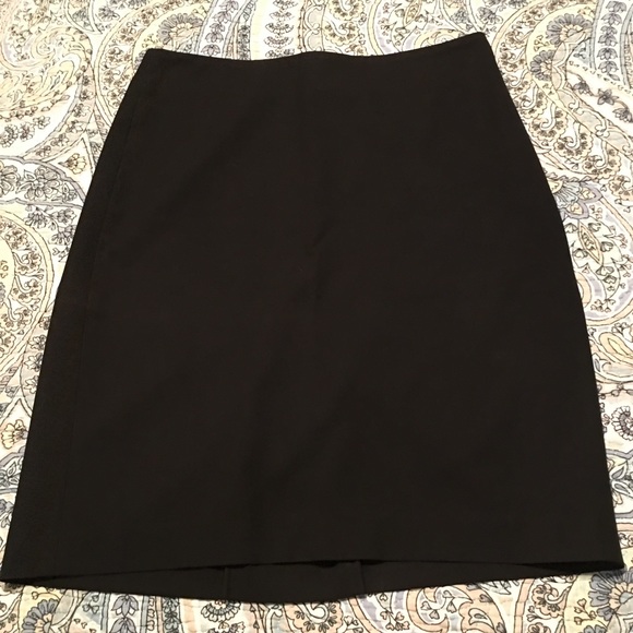SOLD🎊The Limited Black career skirt✨So Versatile!
