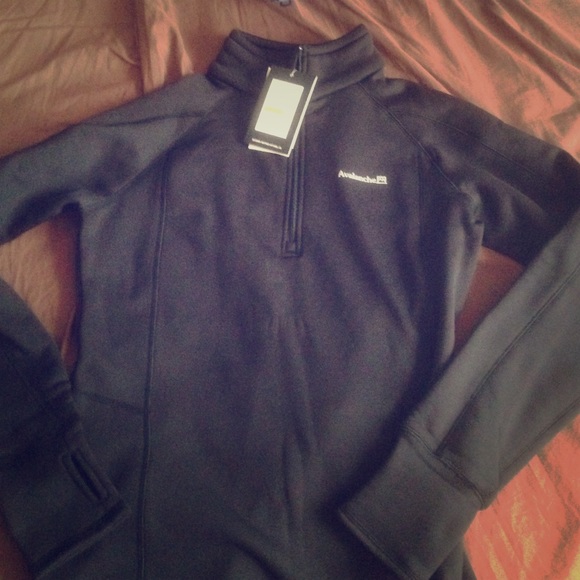 Athletic black pullover