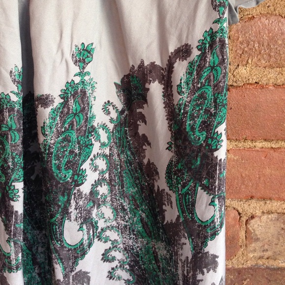 Grey 100% silk Banana Republic blouse - Picture 2 of 3