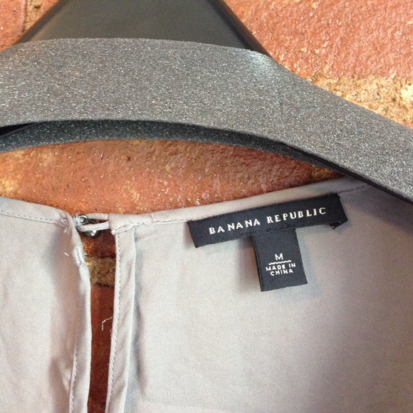 Grey 100% silk Banana Republic blouse - Picture 3 of 3
