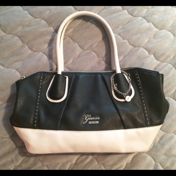 Guess Purse - Picture 1 of 2
