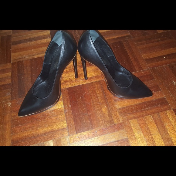 YSL Saint Laurent Pumps