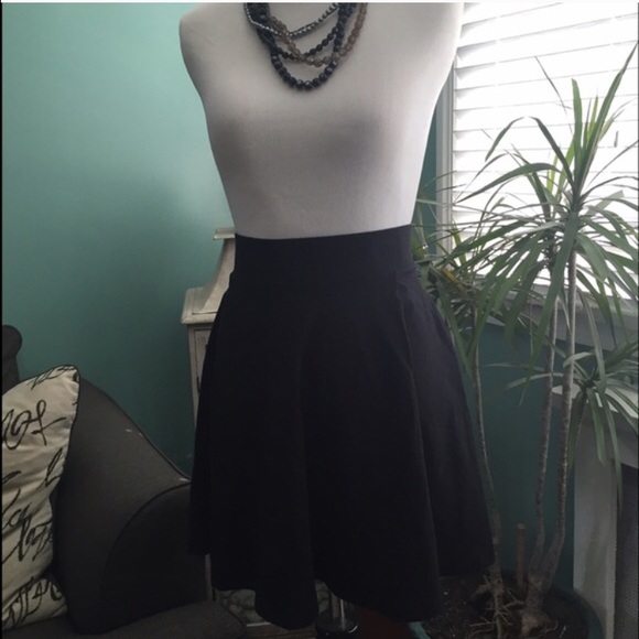 H&M Black skirt
