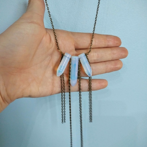 Iridescent stones necklace