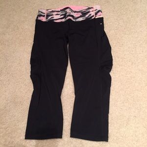 VGUC Lululemon water bound crop pants