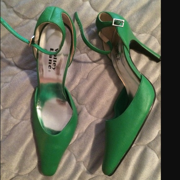 Emerald heels - Picture 1 of 4