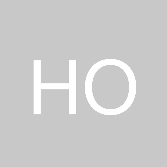 Meet your Posher, Holly