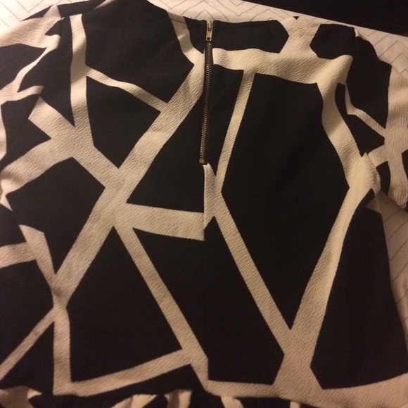 Black and white peplum top - Picture 3 of 4