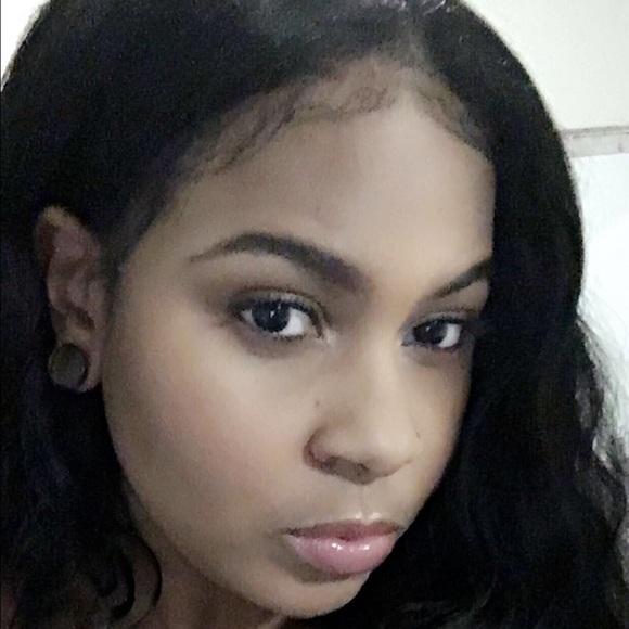 Meet your Posher, Britt - Picture 3 of 3