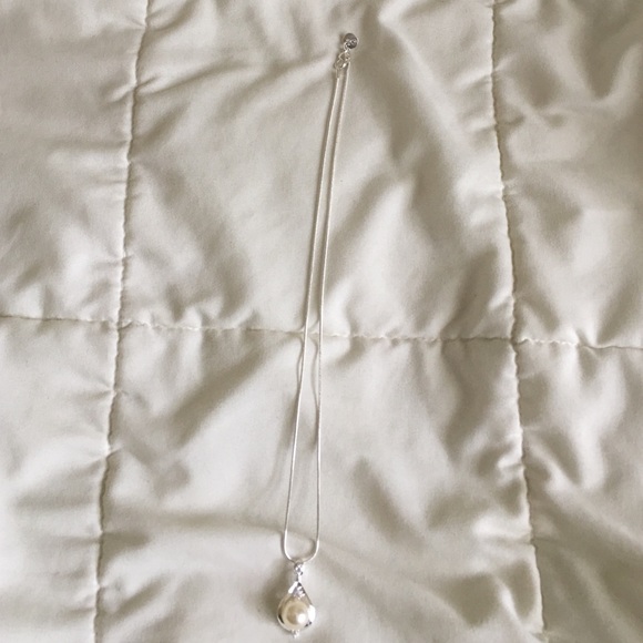 {HP} Stunning Faux Pearl Necklace - Picture 2 of 4