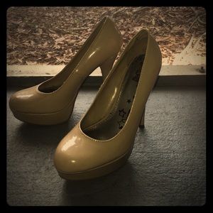 Size 8 Creme Platform Heels