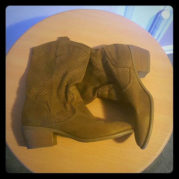 AMERICAN EAGLE COWBOY BOOT