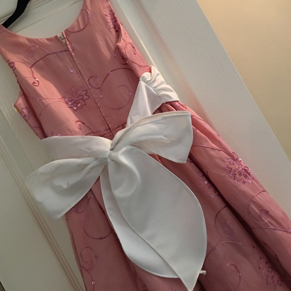 Not your basic dress! Fresh style 💕 - Picture 3 of 4