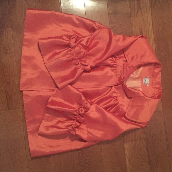 Short jacket with bell sleeves. - Picture 1 of 2