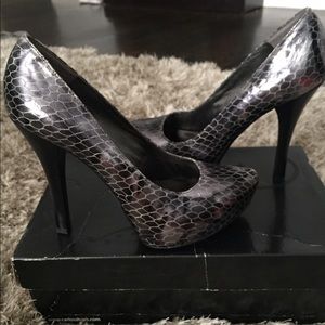 Carlos Santana Pumps