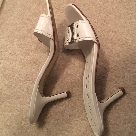 Sandals - Picture 4 of 4