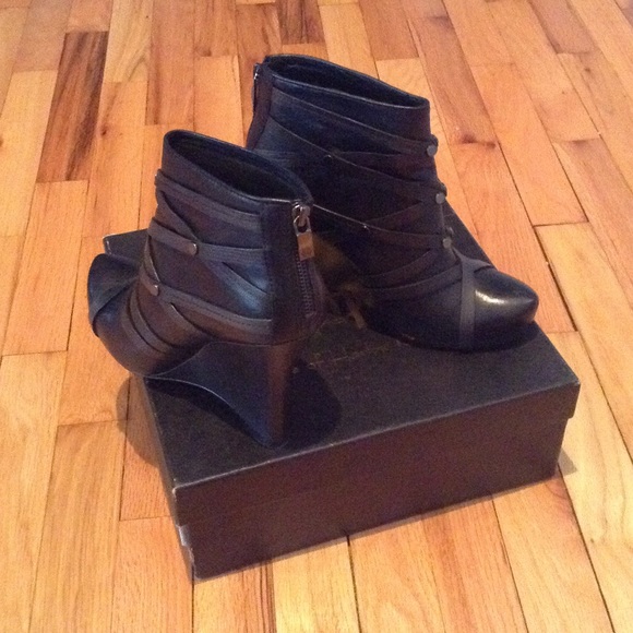 House of Harlow Wedges - Picture 3 of 4