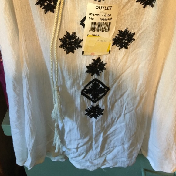 SuperSale summer top - Picture 2 of 3