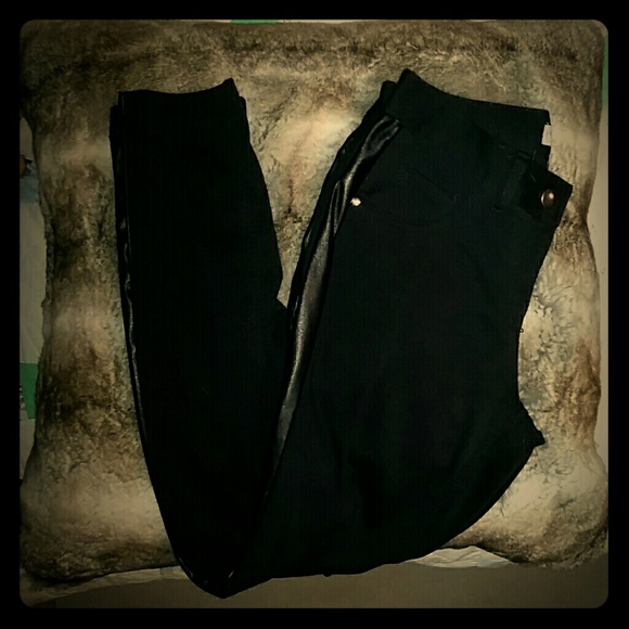 No Boundaries Tuxedo style skinny pant