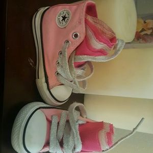 Converse size 4