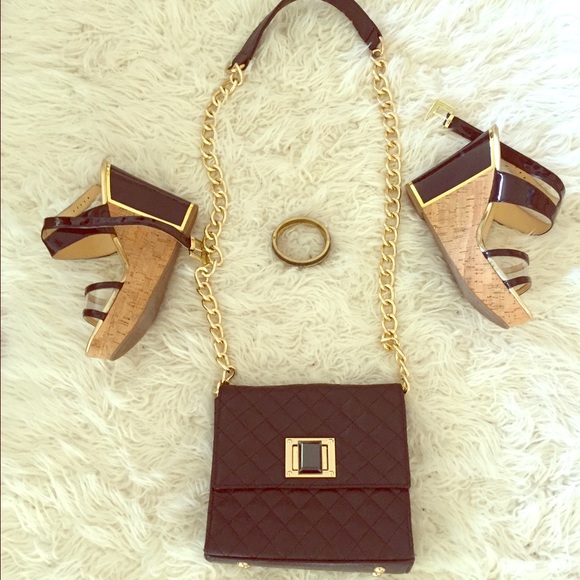 Trendy black and gold chain bag