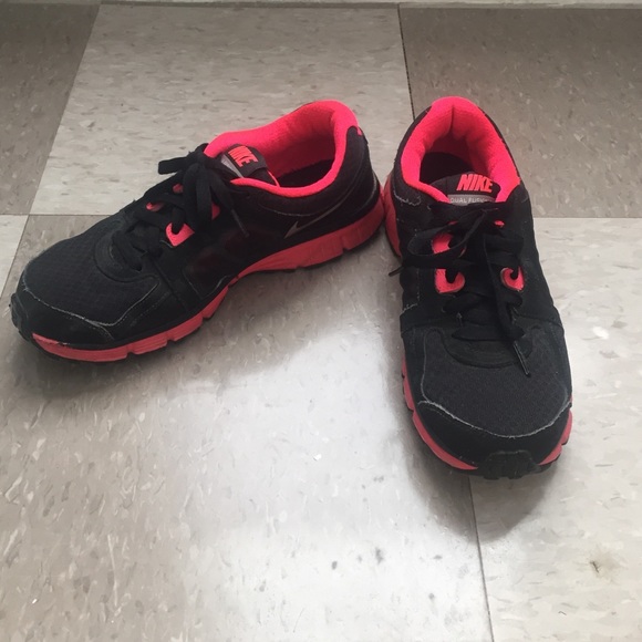 Nike Dual Fusion Sneakers