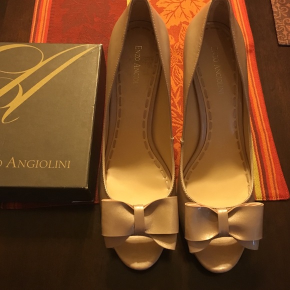 Nude platform patent leather heels w/bow details💖 - Picture 4 of 4