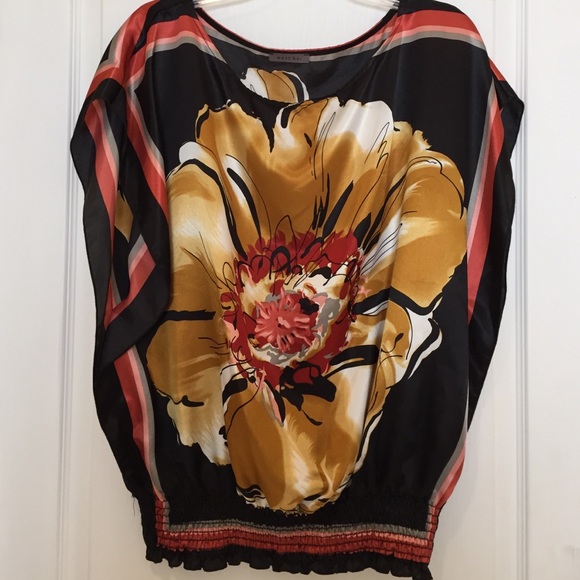 EUC. Beautiful sateen like feel blouse