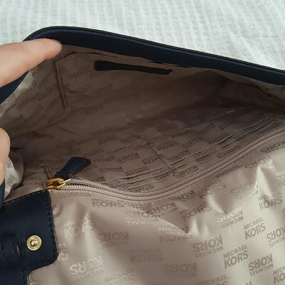 NWT Michael Kors Beverly Oversized Clutch - Picture 3 of 4