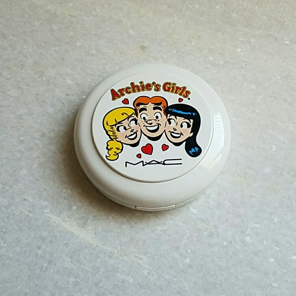 Authentic MAC Archie's Girls Powder