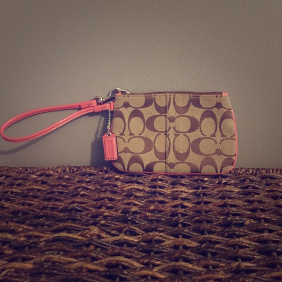 ✨Final Price✨ Pink Coach wristlet