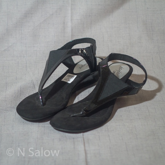 Black comfy sandals!