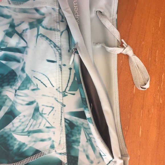 NWT Adidas 3/4 run tights - Picture 3 of 4