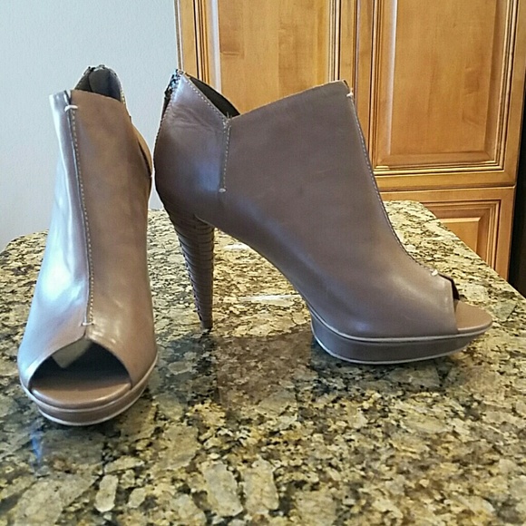 B Makowsky Leather Booties
