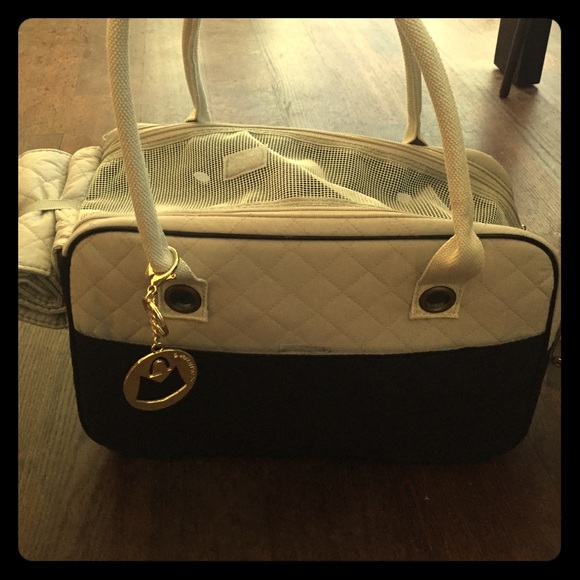 Pet carrier