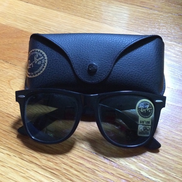 😎New vintage Ray-Ban wayfarers😎