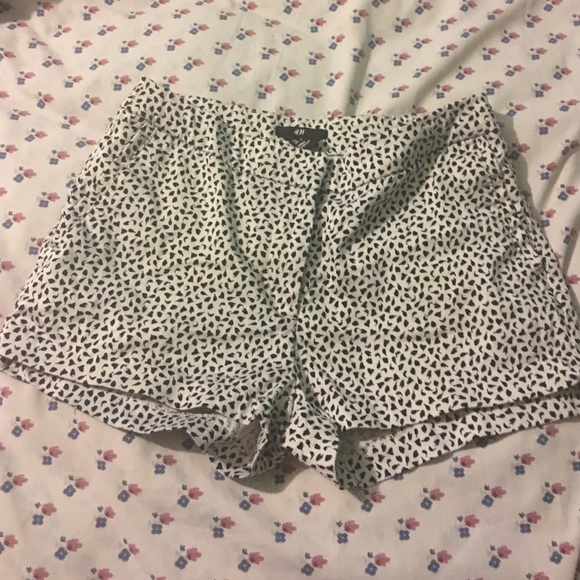 Cream printed shorts