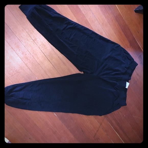 dolan-left-coast-tapered-tess-joggers- in black