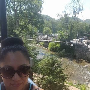 Meet your Posher, Beatriz