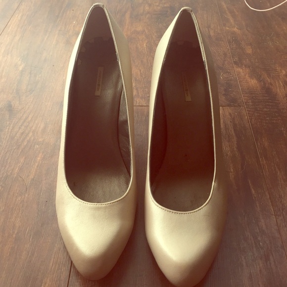 Max studio pumps