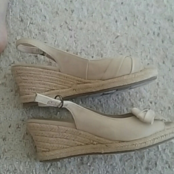 bowtie wedge heels - Picture 6 of 6