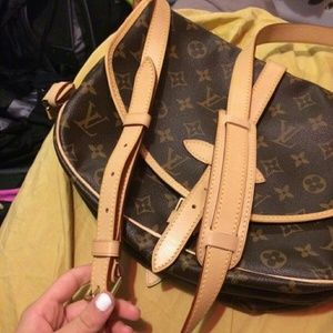 Authentix Louis Vuitton Saumur mm