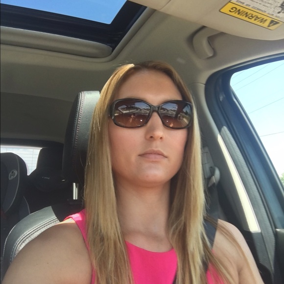 Meet your Posher, Allison - Picture 1 of 1