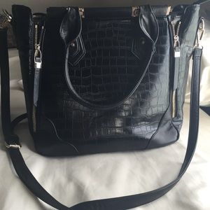 Black Medium-Large Purse