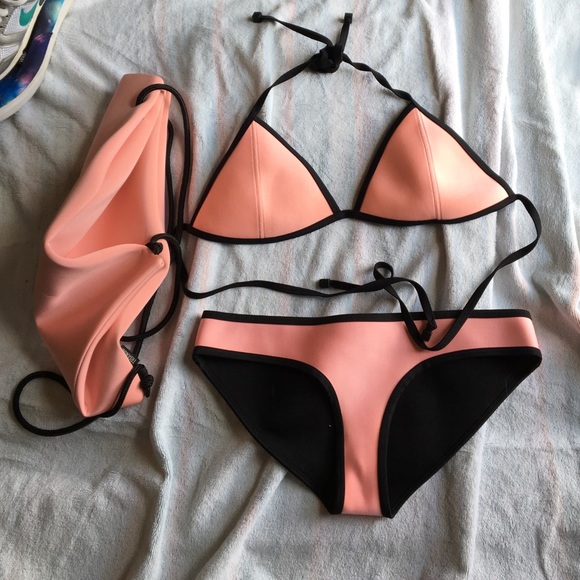 AUTHENTIC  triangl bikini