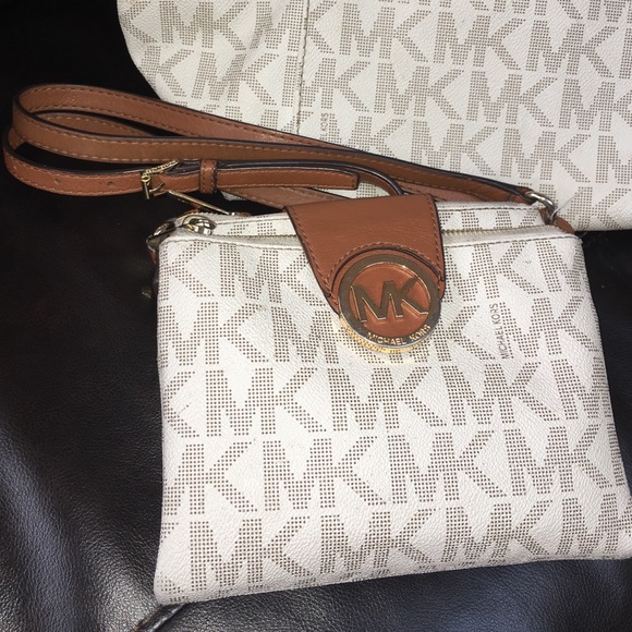 MK cross body bag 😍