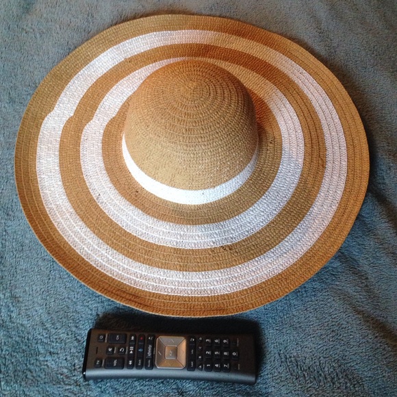 Hat - Picture 3 of 3