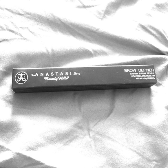 A N A S T A S I A BeverlyHills brow definer .